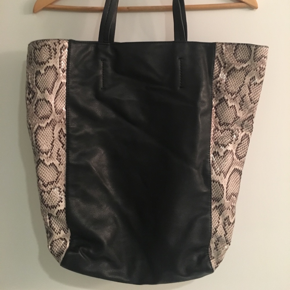 Black Tote w/ snakeskin details